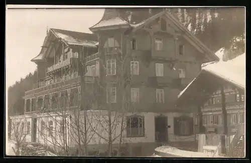 Foto-AK Adelboden, Hotel Bellevue im Schnee