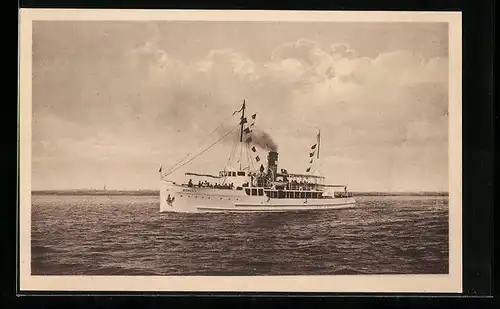 AK Doppelschraubendampfer Bismarck in Flaggengala
