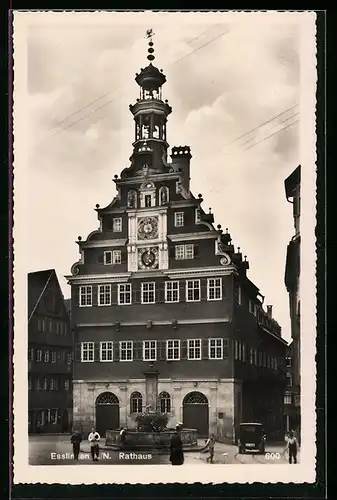 AK Esslingen a. N., Rathaus mit Passanten