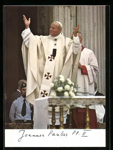 AK Papst Johannes Paul II. hebt grüssend seine Arme