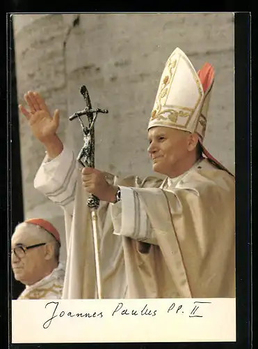 AK Papst Johannes Paul II. hebt grüssend seinen Arm