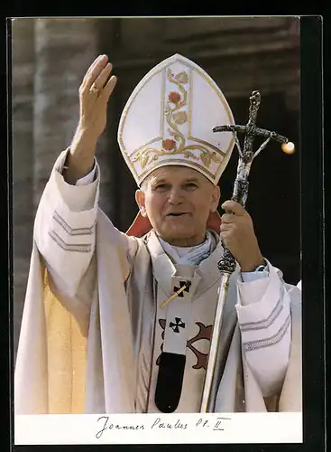 AK Papst Johannes Paul II. mit Ferula hebt grüssend den Arm