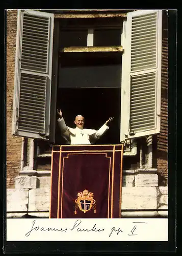 AK Papst Johannes Paul II. hebt grüssend die Arme