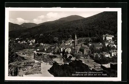 AK Badenweiler /Schwarzwald, Schlossruine mit Blick auf die Stadt