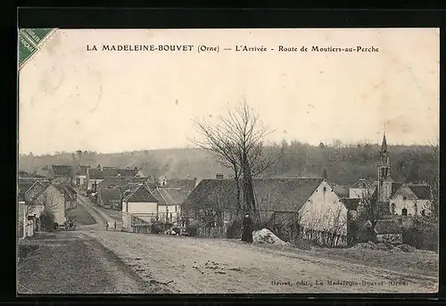 AK La Madeleine-Bouvet, L`Arrivee, Route de Moutiers-au-Perche