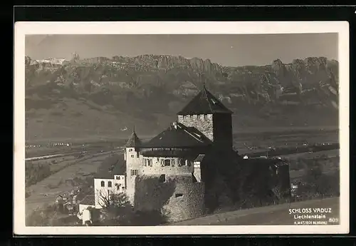 AK Vaduz, Blick auf das Schloss Vaduz