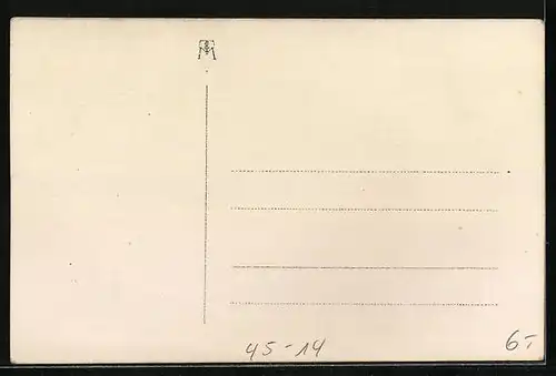 AK Skiläufer am schneebedeckten Waldrand