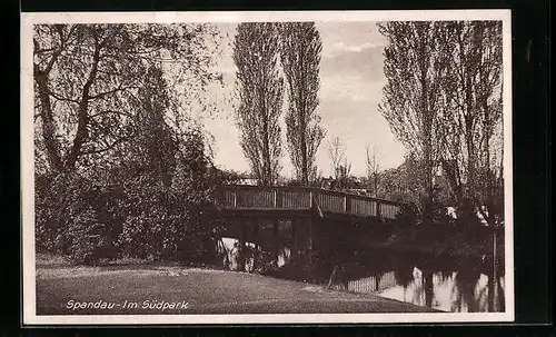 AK Berlin-Spandau, Flussbrücke im Südpark