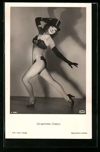 AK Schauspielerin Charlotte Dalys tanzt in Unterwäsche und Zylinder