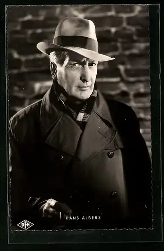 AK Schauspieler Hans Albers charmant mit Hut im Mantel