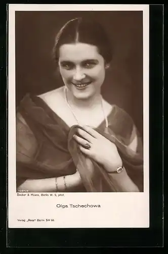 AK Schauspielerin Olga Tschechowa charmant lächelnd