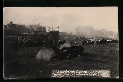 AK Oppau, Explosion in der Stadt am 21.9.1921, vorn fortgeschleuderte Eisenteile