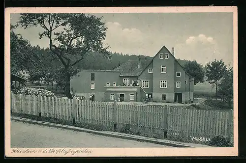 AK Hilgert i. Unterwesterwald, Ferienheim v. d. Dorfstrasse gesehen