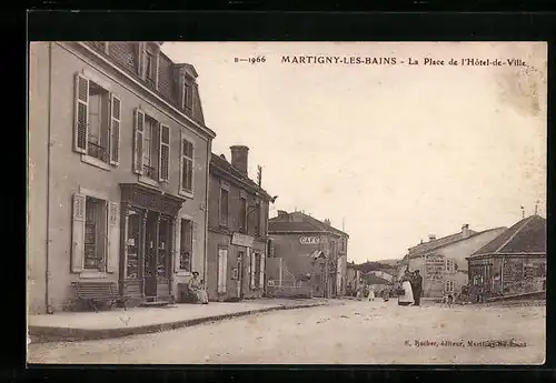 AK Martigny-les-Bains, la Place de l`Hotel-de-Ville