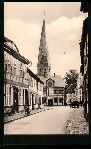 AK Salzwedel, Jenny-Marx-Strasse mit Kirche