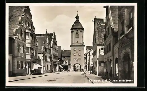 AK Dillingen a. d. D., Tordurchblick auf der Strasse