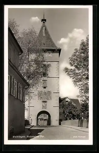AK Waiblingen, Passantin vor dem Beinsteiner Tor