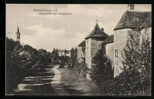 AK Weissenburg i. Bay., Teilansicht der Stadtmauer, Blick zum Kirchturm