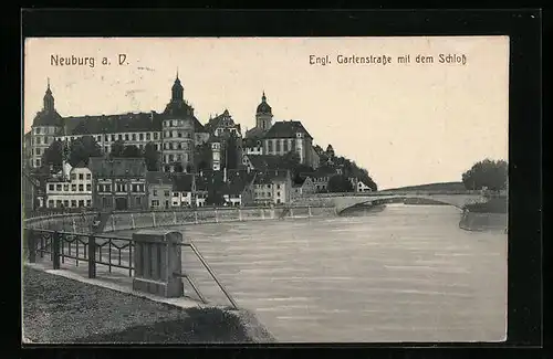 AK Neuburg a. D., Engl. Gartenstrasse mit dem Schloss
