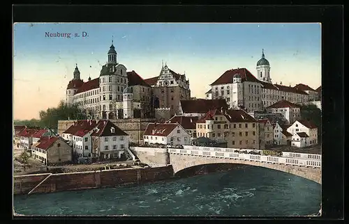 AK Neuburg a. d. Donau, an der Brücke in die Stadt unter dem Schloss