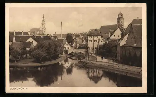 AK Donauwörth, Blick auf die kleine Brücke im Ort zur den Kirchen hin