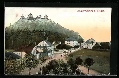 AK Augustusburg im Erzgebirge, Blick von den Wohnhäusern hinauf zum Schloss