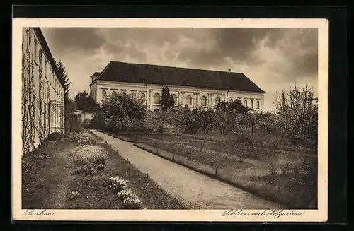 AK Dachau, im Hopfgarten vor dem Schloss