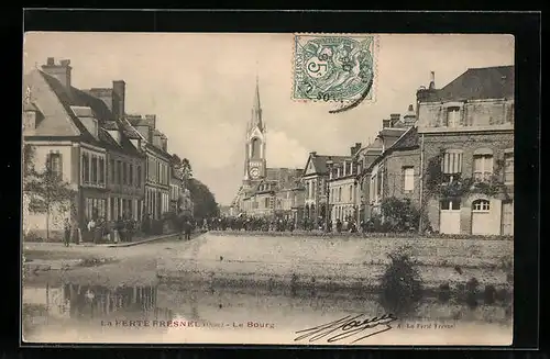 AK La Ferté-Fresnel, Le Bourg