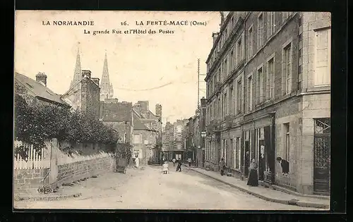 AK La Ferté-Macé, La grande Rue et l`Hotel des Postes