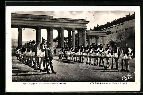 AK Athènes, Euzones devant le Stade