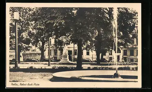 AK Berlin, Robert-Koch-Platz mit Strasse