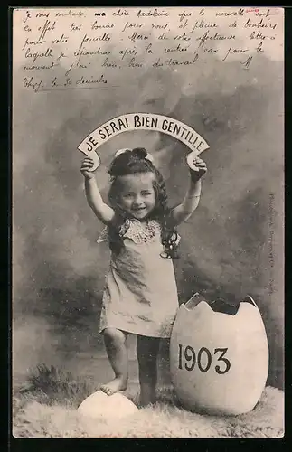 AK Jahreszahl 1903, barfüssiges Mädchen neben aufgebrochenem Ei, Je serrai bien gentille