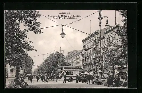 AK Berlin, Promenade Unter den Linden Ecke Friedrichstrasse mit Geschäften