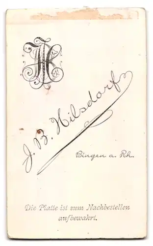 Fotografie J. B. Hilsdorf, Bingen a. Rh., Portrait Junger Mann im Anzug mit Schnurrbart