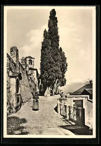 AK Brissago /Lago Maggiore, Ortspartie mit Frau