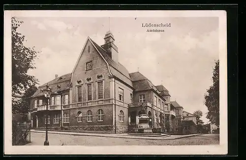 AK Lüdenscheid, Strassenpartie mit Amtshaus