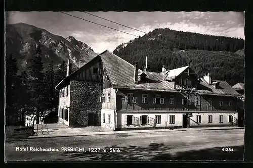 AK Prebichl, Hotel Reichenstein mit Strasse und Bergblick