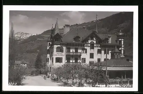 AK Oetz, Hotel Drei Mohren mit Pavillongebäude und Strasse