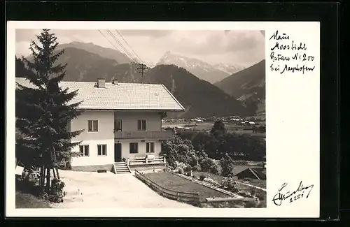 AK Mayrhofen, Haus Moosbichl mit Ortsblick