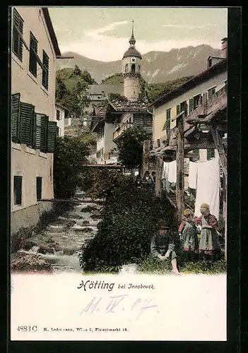 AK Hötting b. Innsbruck, Ortsansicht, Kinder auf einer Wiese