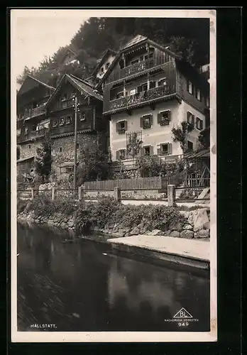 AK Hallstatt, Wohnhäuser an Flusspartie