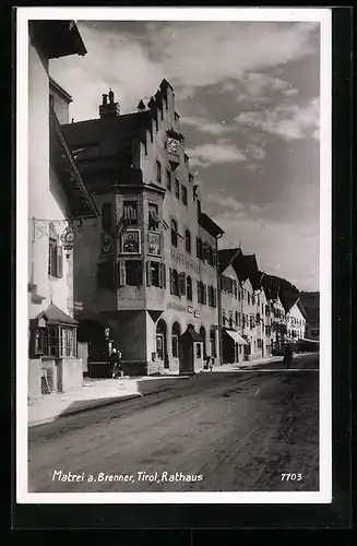 AK Matrei a. Brenner, Strassenpartie mit Rathaus