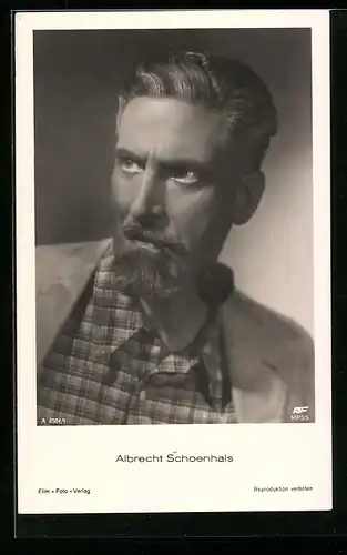 AK Schauspieler Albrecht Schoenhals mit Bart und Pfeife