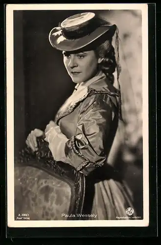AK Schauspielerin Paula Wessely im Kostüm mit Hut