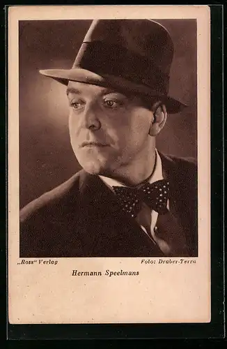 AK Schauspieler Hermann Speelmans mit ernstem Blick und Hut