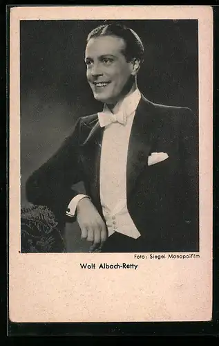 AK Schauspieler Wolf Albach-Retty lächelnd im Anzug