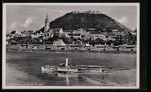 AK Hainburg a. d. Donau, Schlossberg, Dampfer rauscht am Ort vorbei