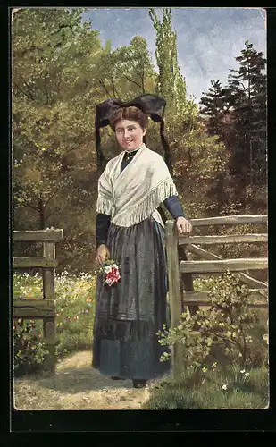 AK Frau in Schwarzwälder Tracht mit Blumen in einem Garten