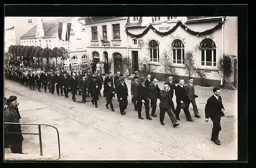 Foto-AK Kierspe, 1. Mai-Feier am Postamt 1934
