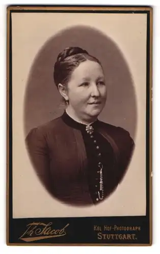 Fotografie Th. Jacob, Stuttgart, Breitestrasse 2, Portrait ältere Dame mit Hochsteckfrisur